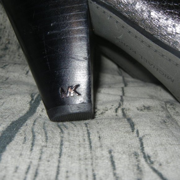 New 6.5 MICHAEL KORS Metallic Silver Booties Divia - Picture 3 of 7